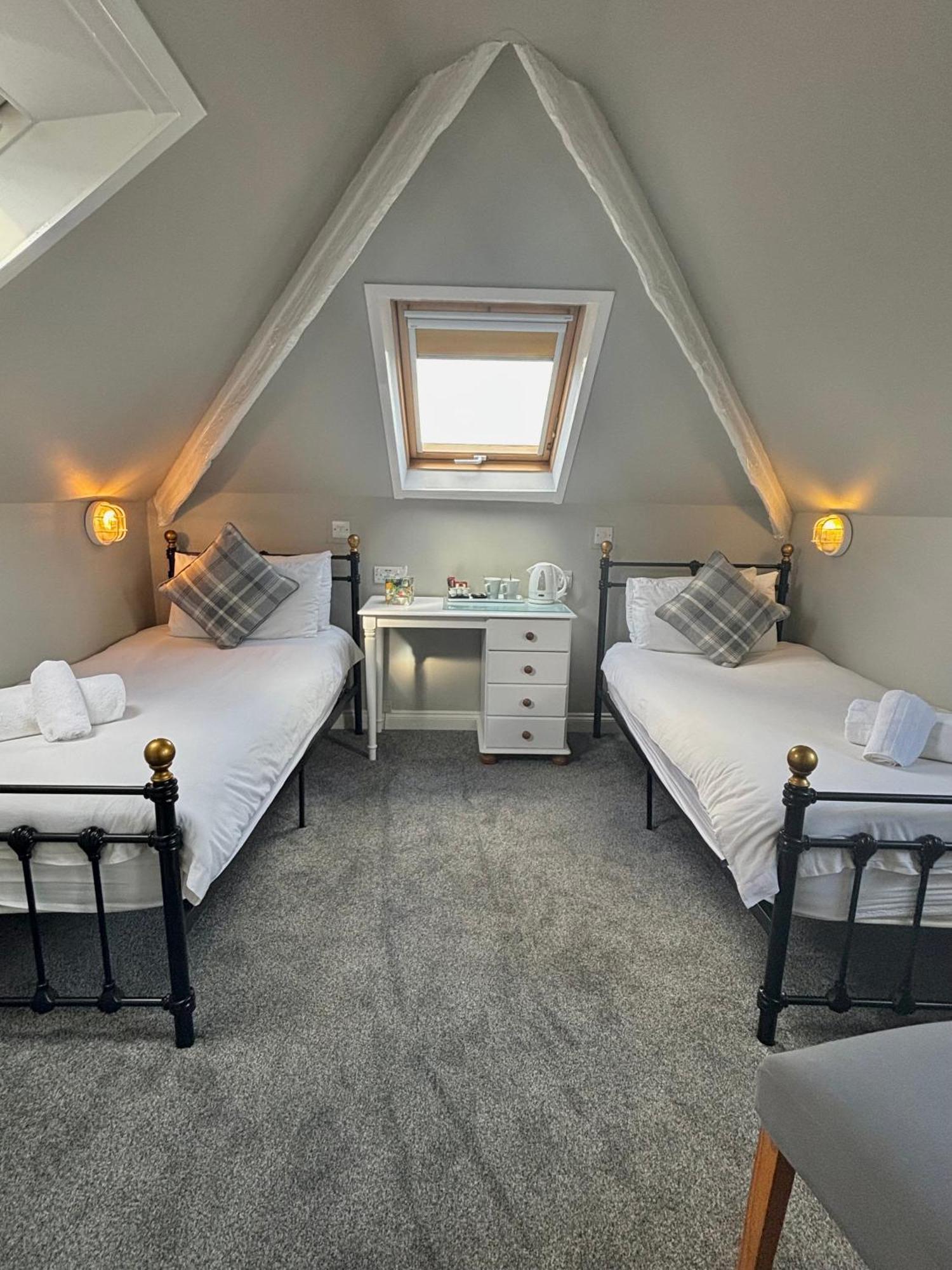 The Seacliffe - Whitby Hotel Екстериор снимка