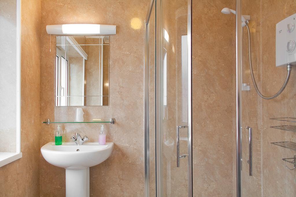The Seacliffe - Whitby Hotel Екстериор снимка