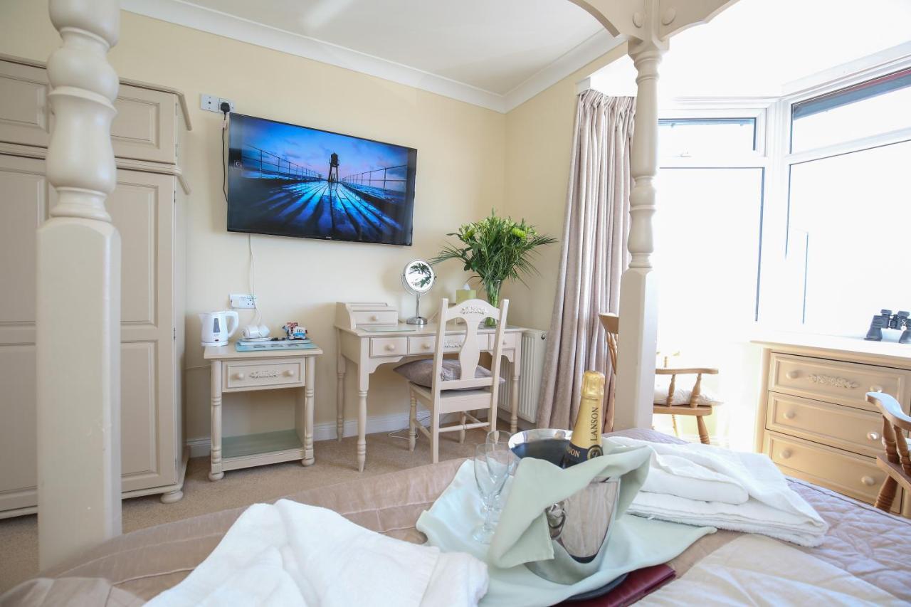 The Seacliffe - Whitby Hotel Екстериор снимка