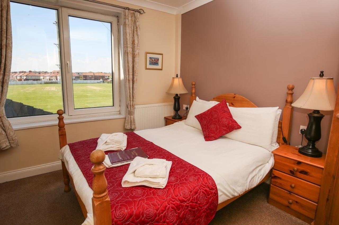 The Seacliffe - Whitby Hotel Екстериор снимка