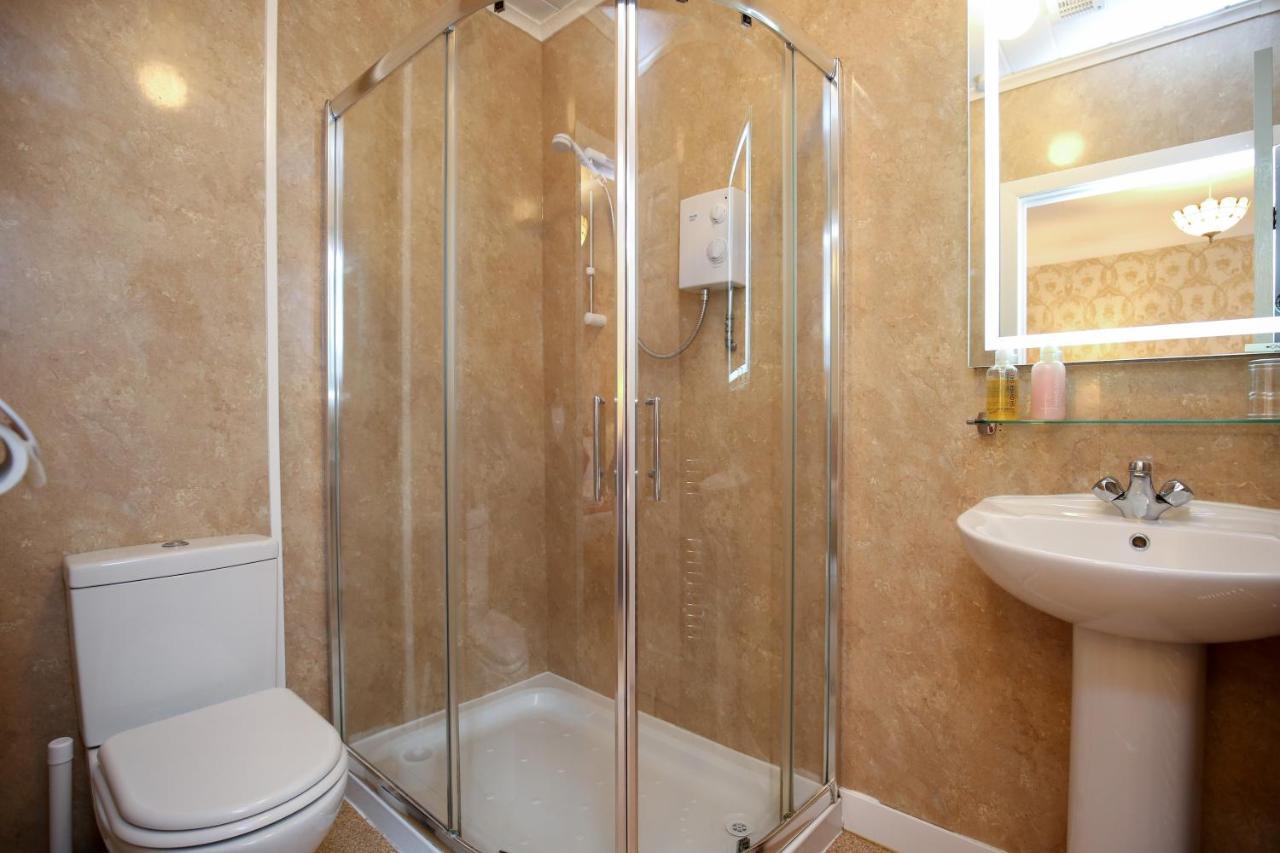 The Seacliffe - Whitby Hotel Екстериор снимка
